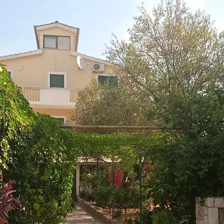 Gostinjska kuća With A Parking Space Drage, Biograd - 27951 Pakostane